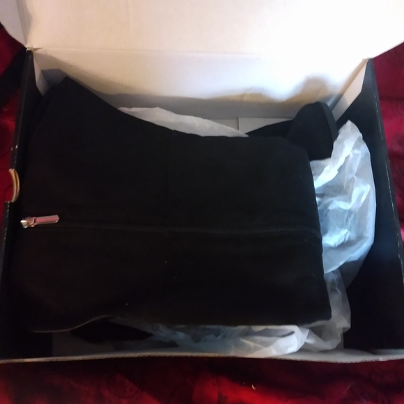 Torrid blk suade plus size 8 knee high  boots - Picture 7 of 10